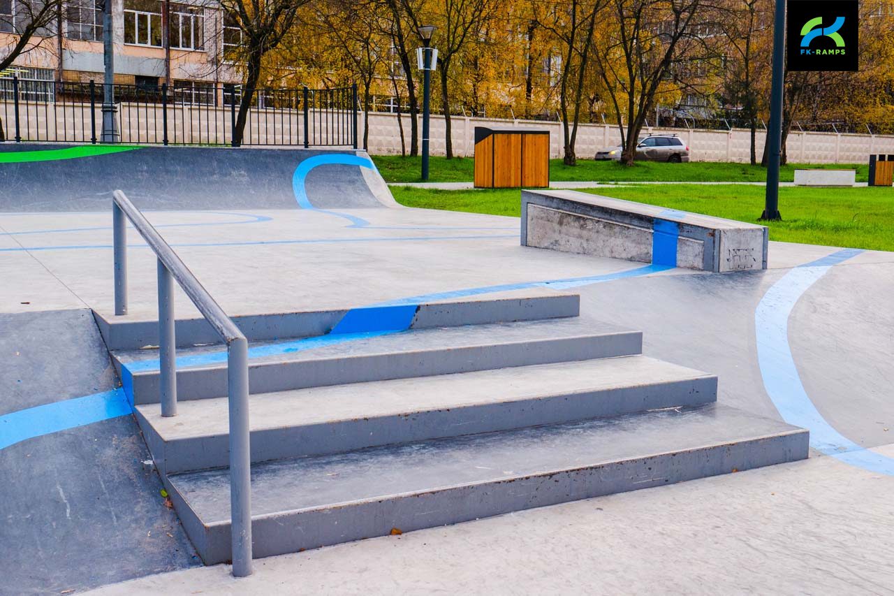 Бетонный скейт-парк в парке Яуза (Москва) photo