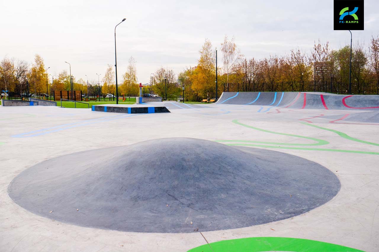 Бетонный скейт-парк в парке Яуза (Москва) photo