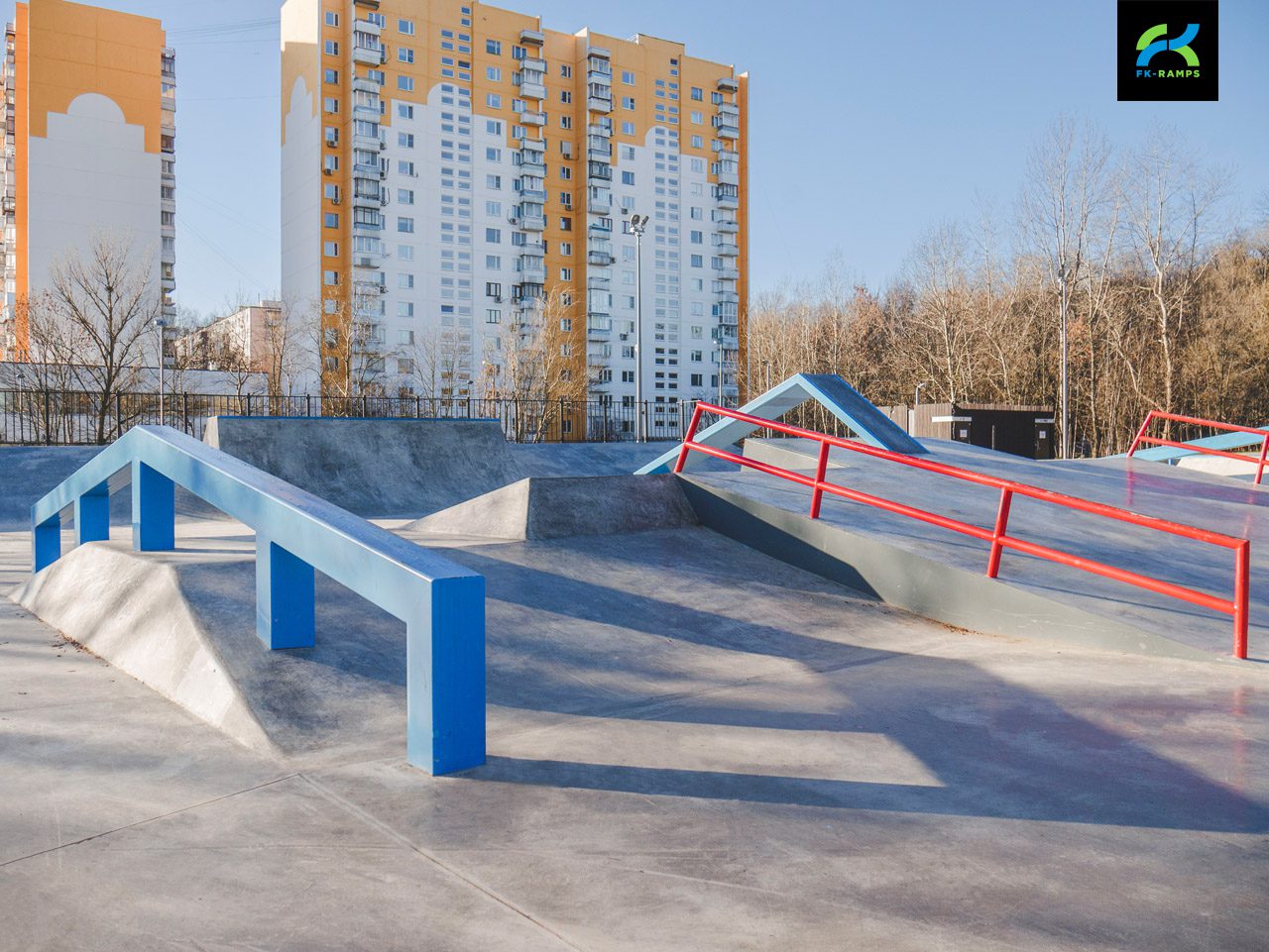 Бетонный скейт-парк на Айвазовского (Москва) photo