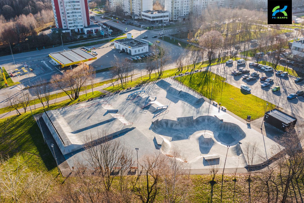 Бетонный скейт-парк на Айвазовского (Москва) photo