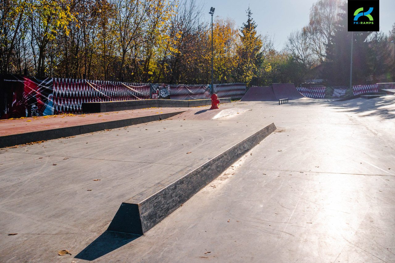 Бетонный скейт-парк на Академика Янгеля (Москва) photo