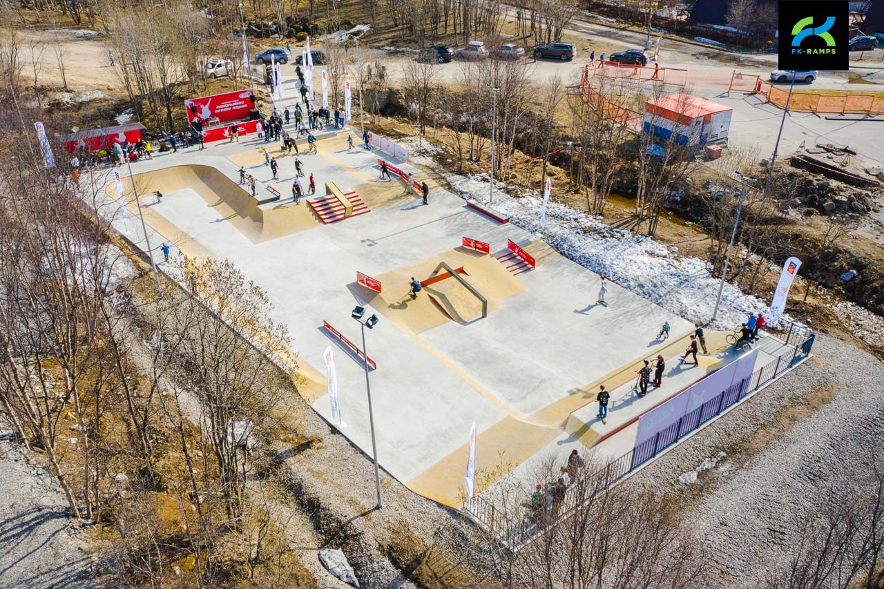 Бетонный скейт-парк в Мурманске (Долина Уюта) photo