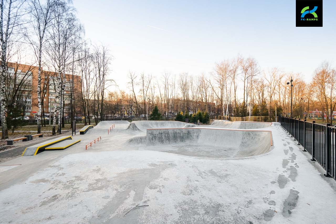 Бетонный скейт-парк в Мытищах photo