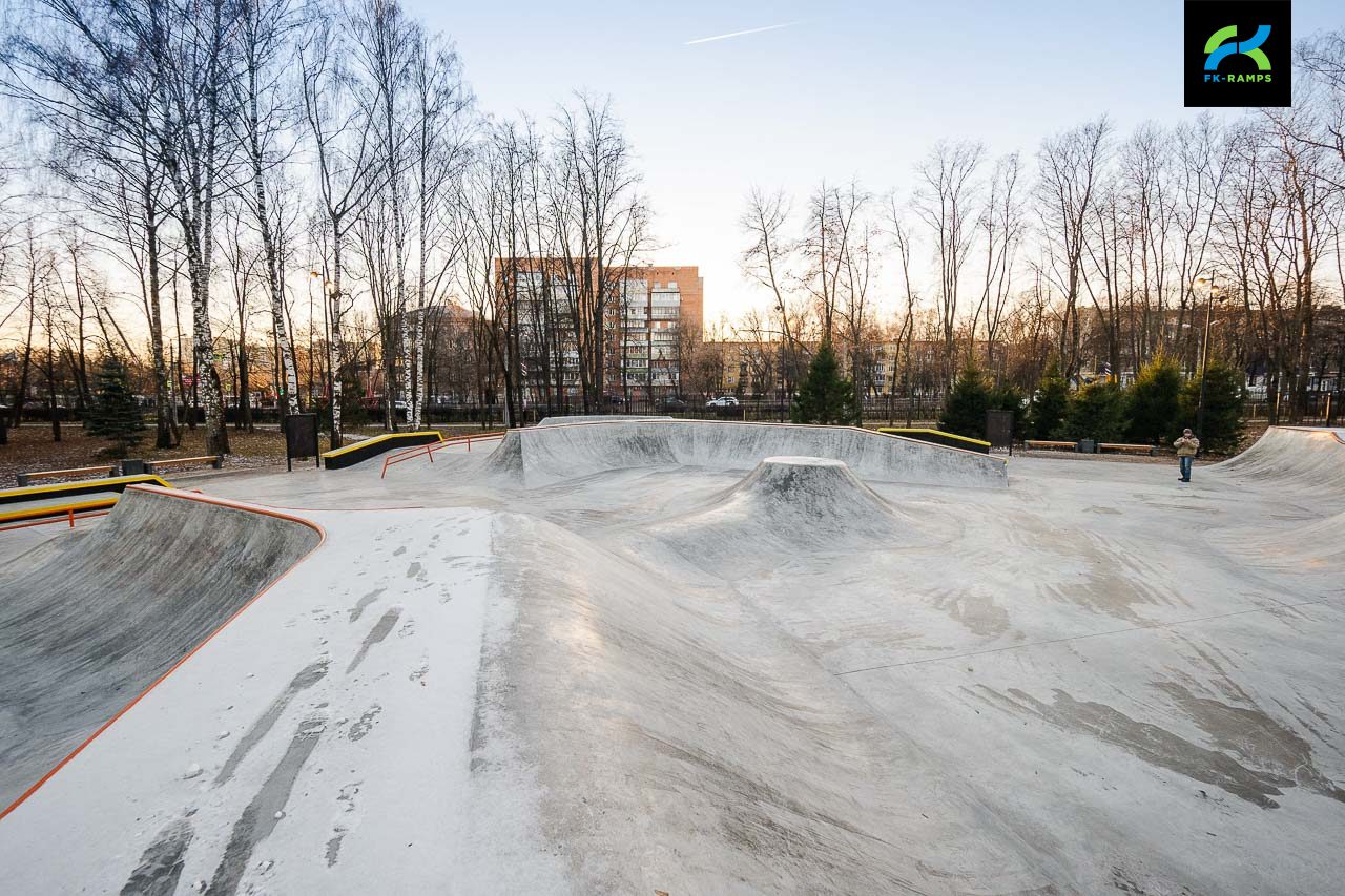 Бетонный скейт-парк в Мытищах photo