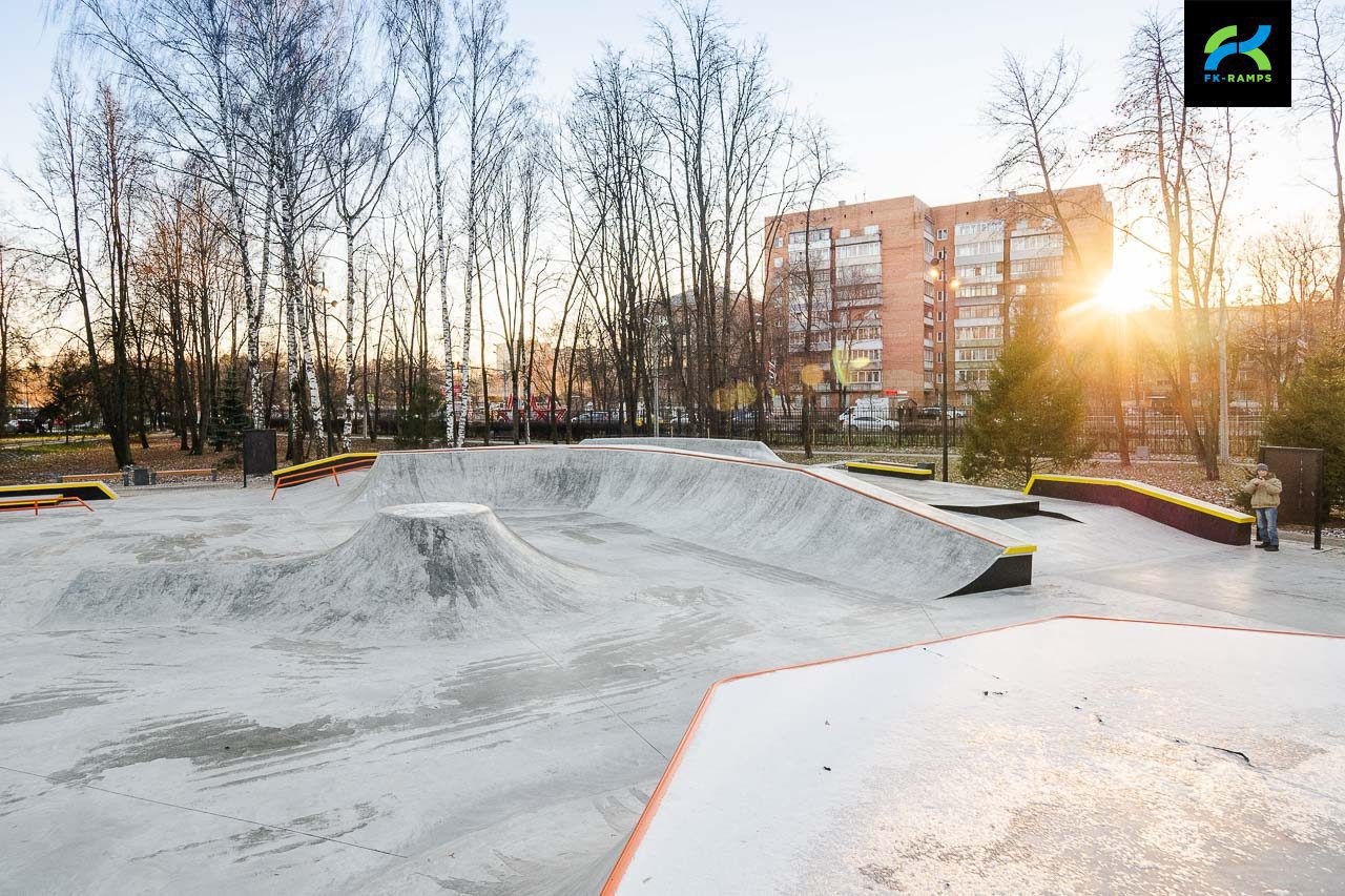 Бетонный скейт-парк в Мытищах photo