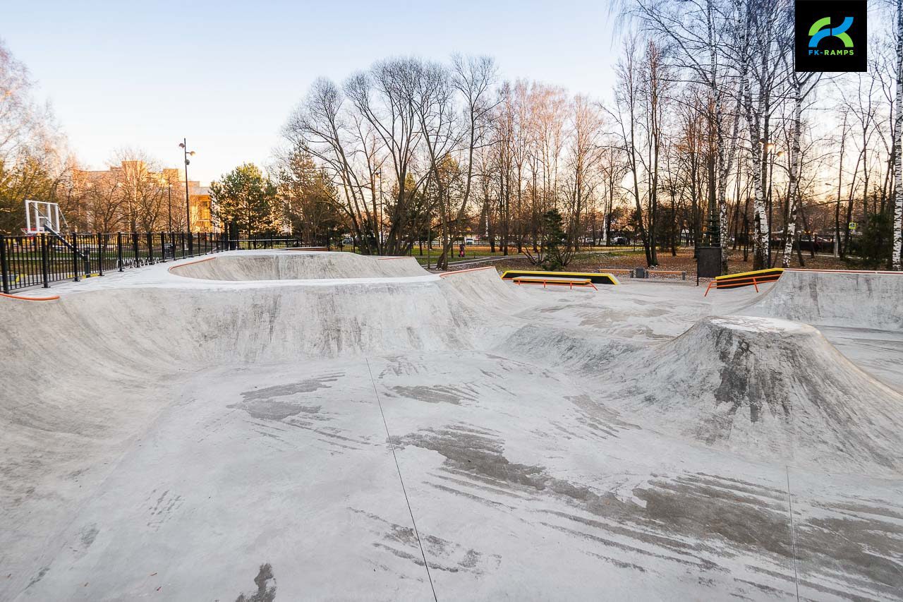 Бетонный скейт-парк в Мытищах photo
