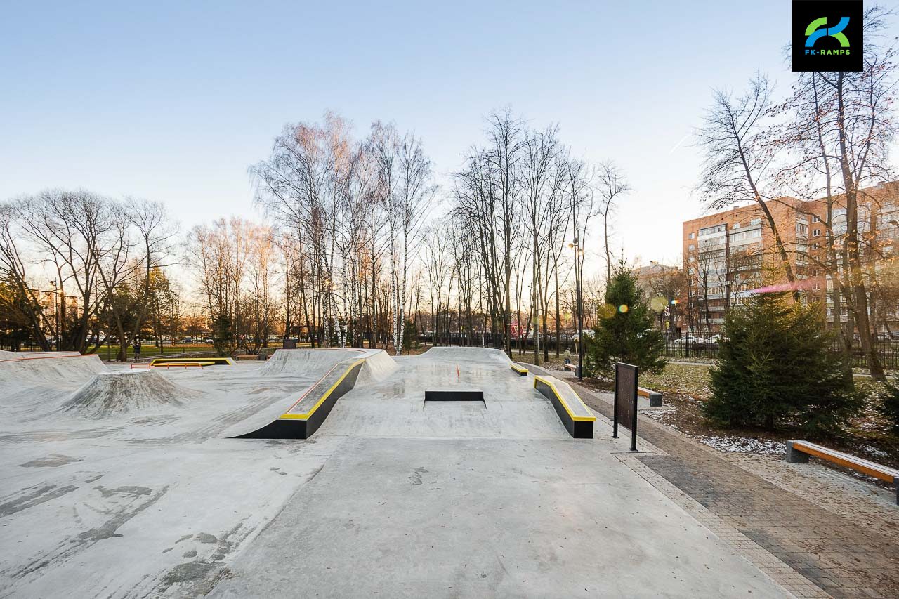 Бетонный скейт-парк в Мытищах photo