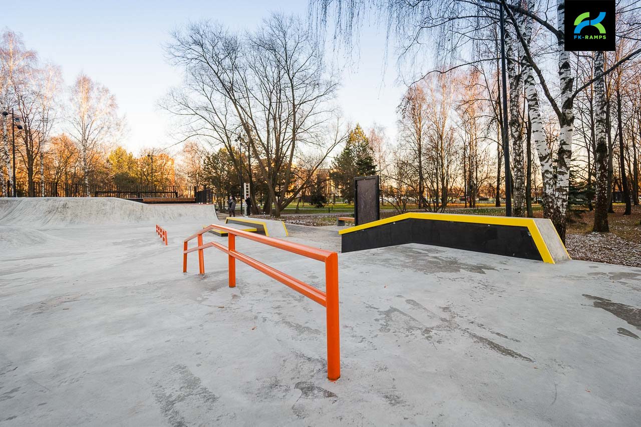 Бетонный скейт-парк в Мытищах photo