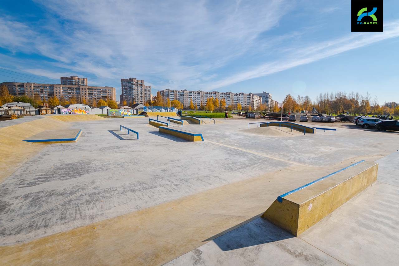 Бетонный скейт-парк в Металлострое photo