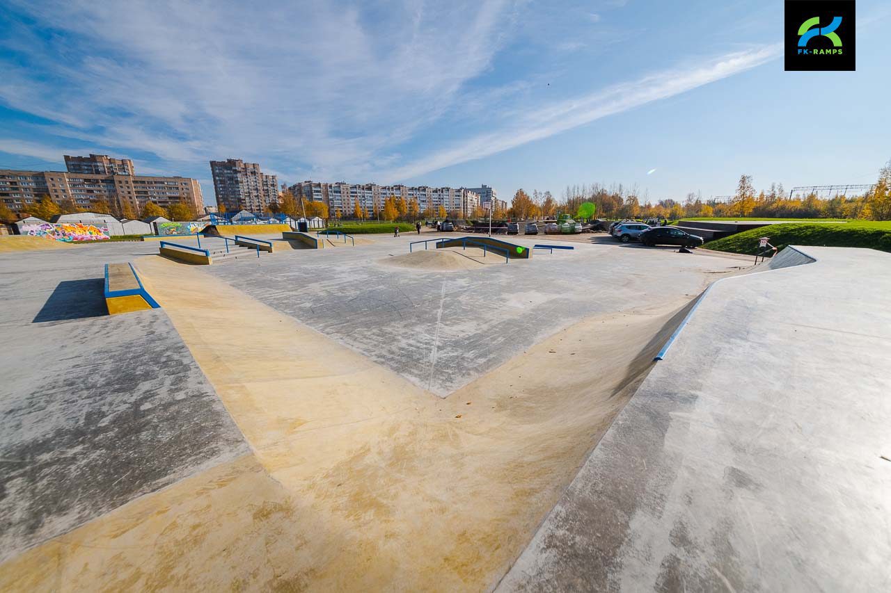 Бетонный скейт-парк в Металлострое photo