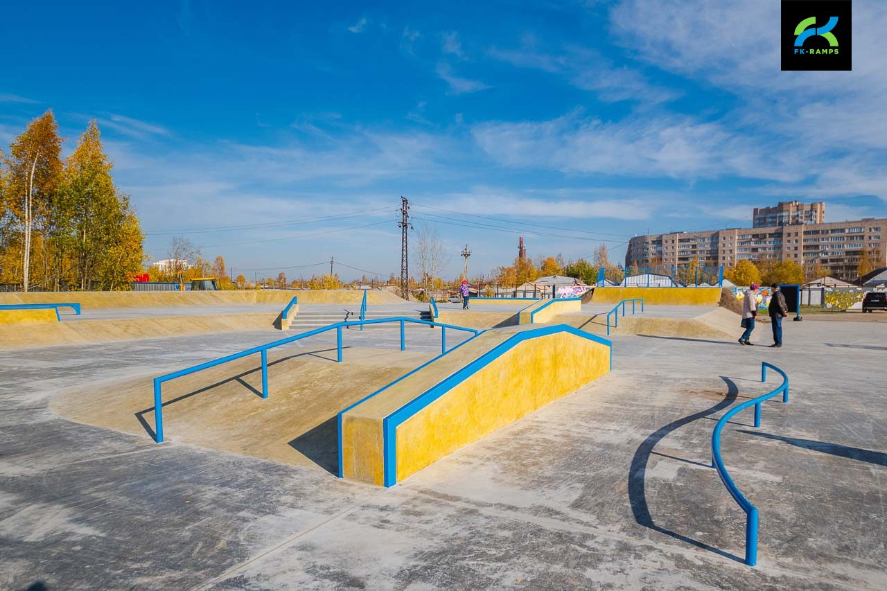 Бетонный скейт-парк в Металлострое photo