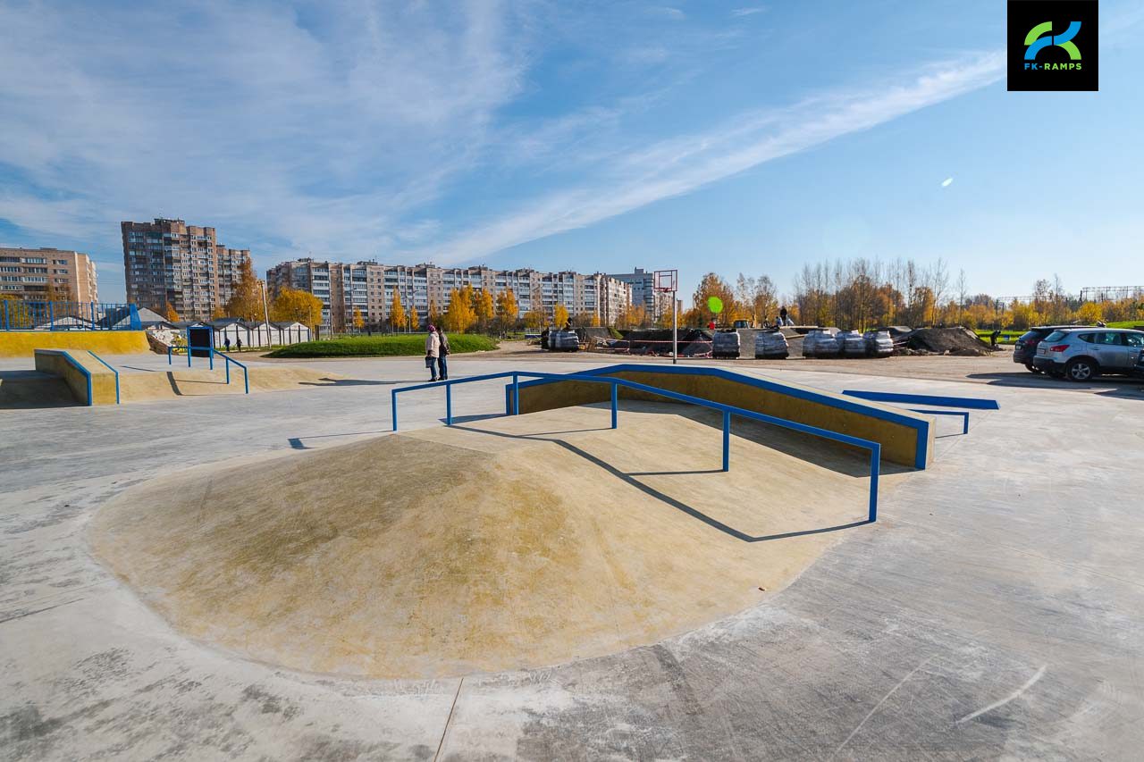 Бетонный скейт-парк в Металлострое photo