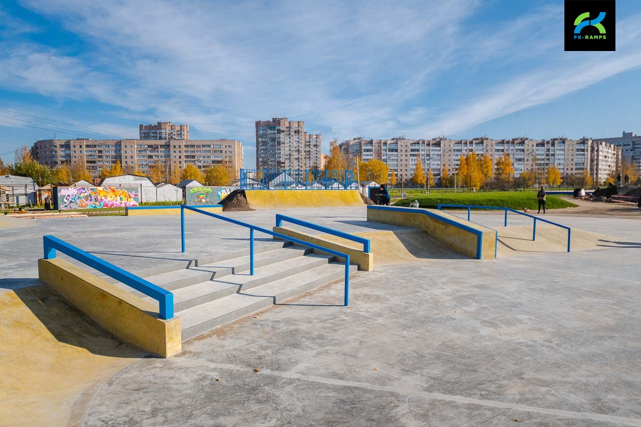 Бетонный скейт-парк в Металлострое photo