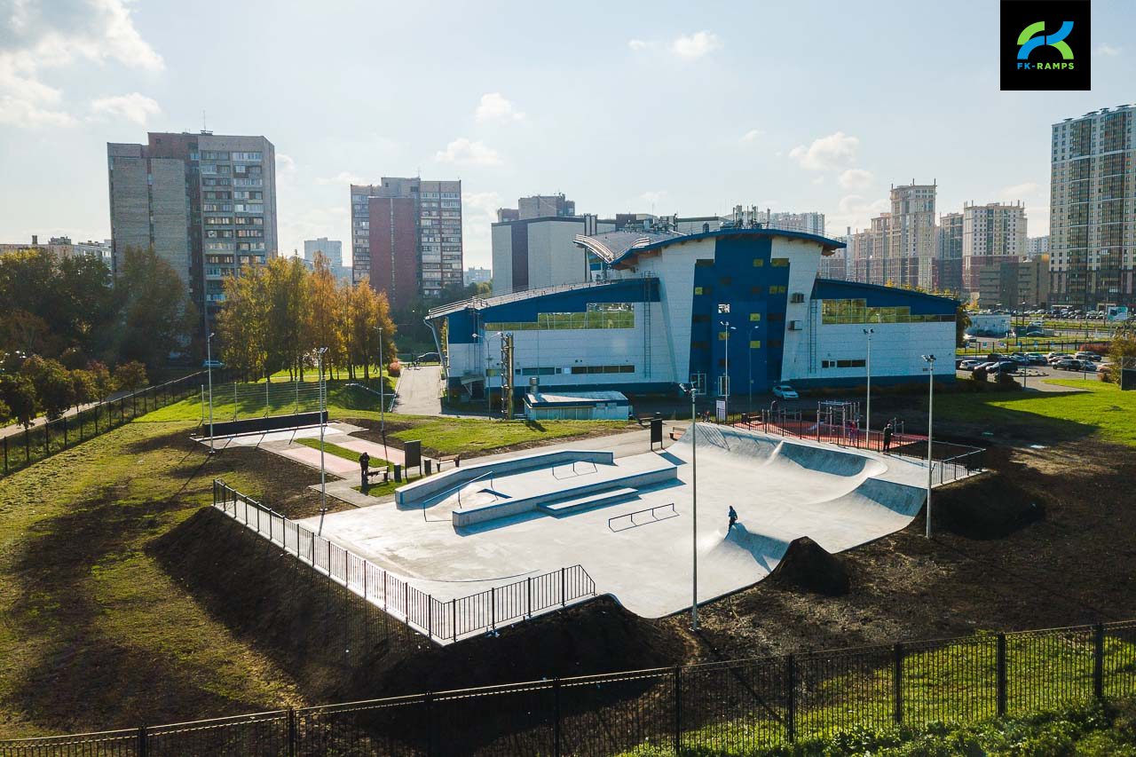 Бетонный скейт-парк ул. Антонова-Овсеенко 2А photo