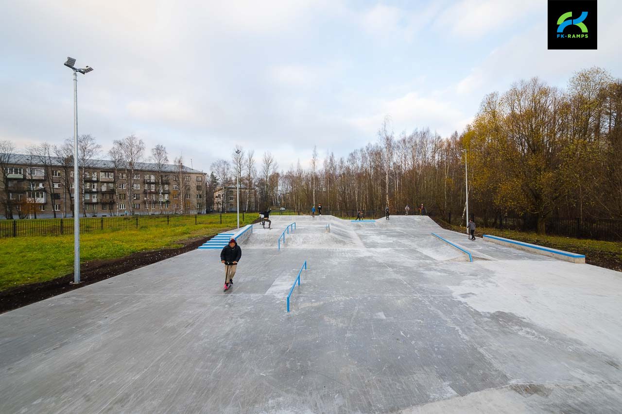 Бетонный скейт-парк ул. Коммуны 47 photo