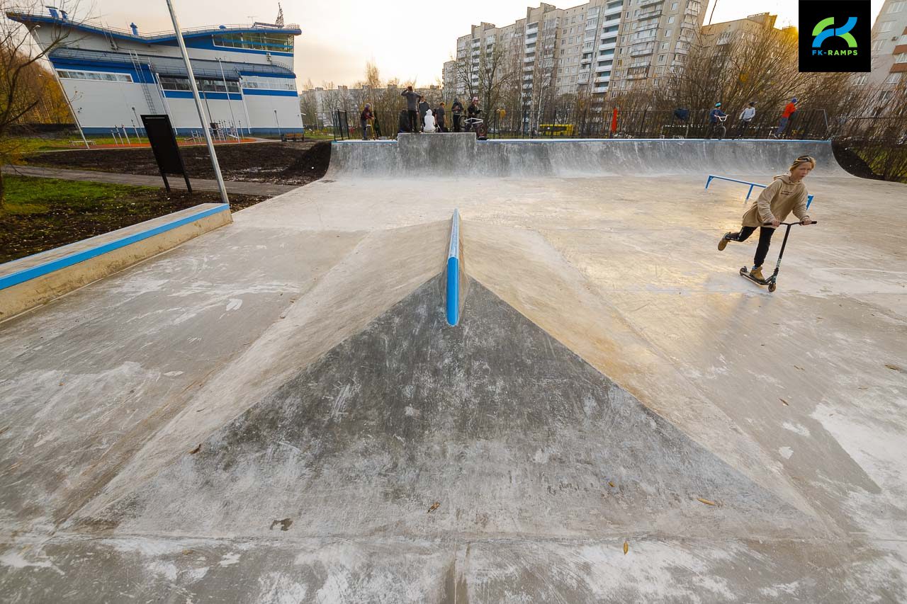 Бетонный скейт-парк ул. Коммуны 47 photo