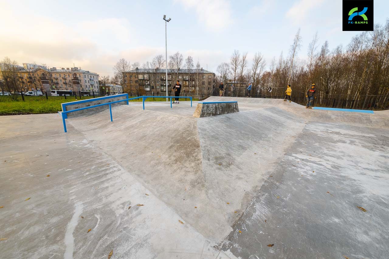 Бетонный скейт-парк ул. Коммуны 47 photo