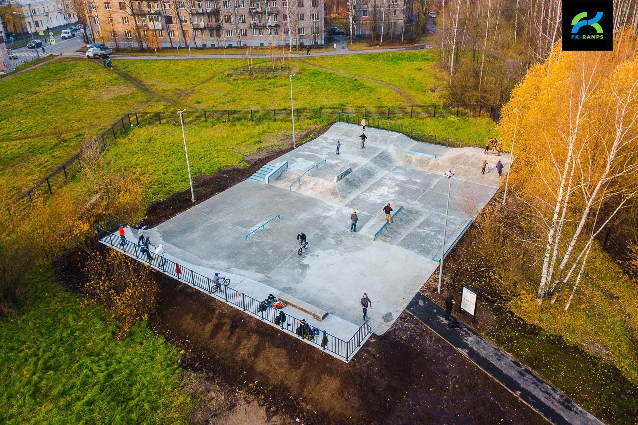 Бетонный скейт-парк ул. Коммуны 47 photo