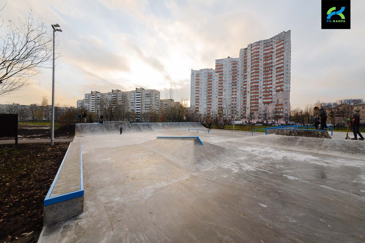 Бетонный скейт-парк ул. Коммуны 47 photo