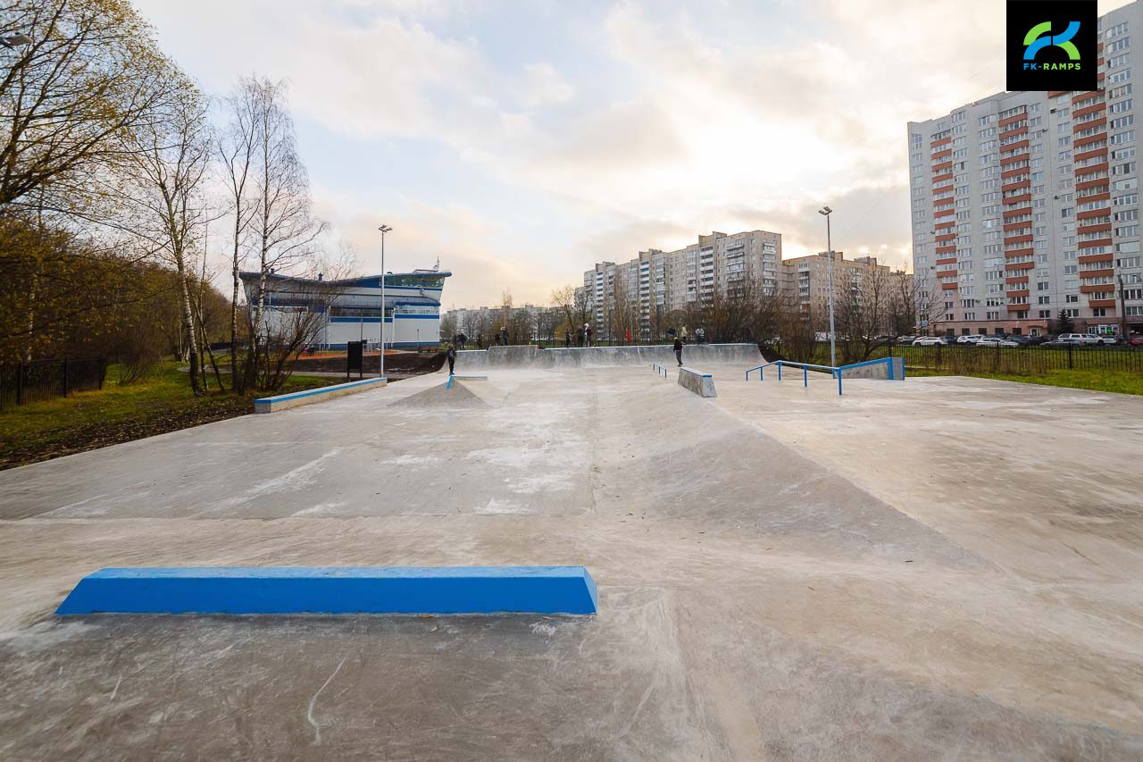 Бетонный скейт-парк ул. Коммуны 47 photo