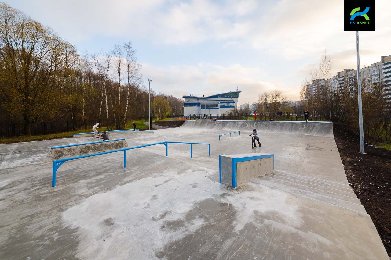 Бетонный скейт-парк ул. Коммуны 47 photo