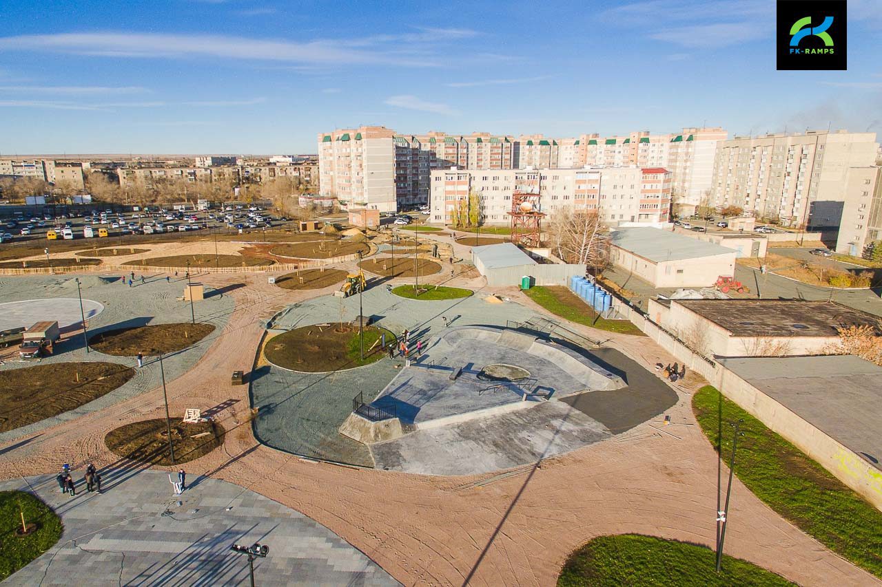 Бетонный скейт-парк в Новотроицке photo